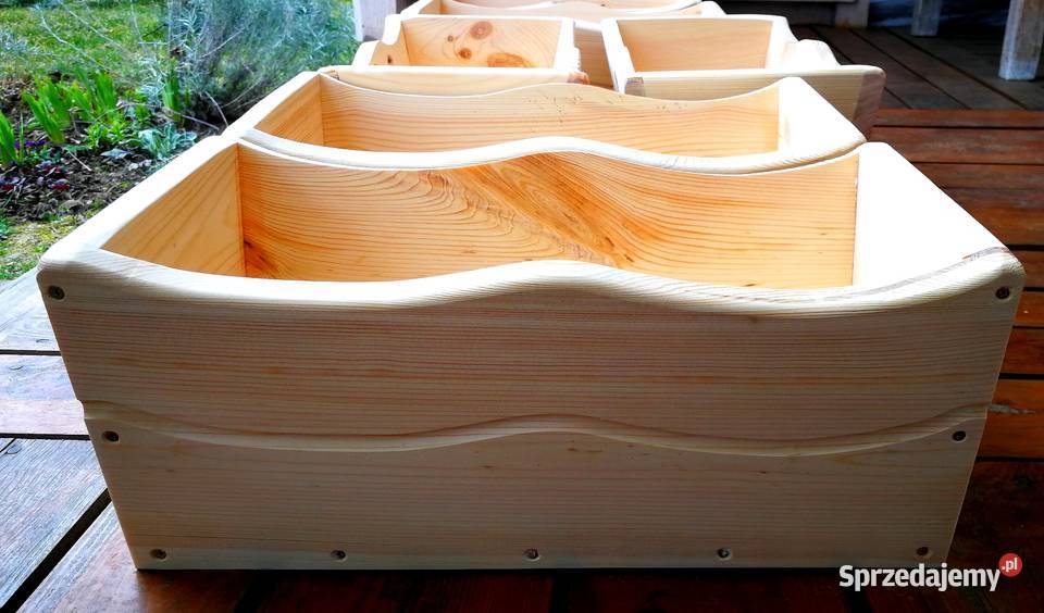 Donica drewniana z motywem serca kwietnik świętokrzyskie