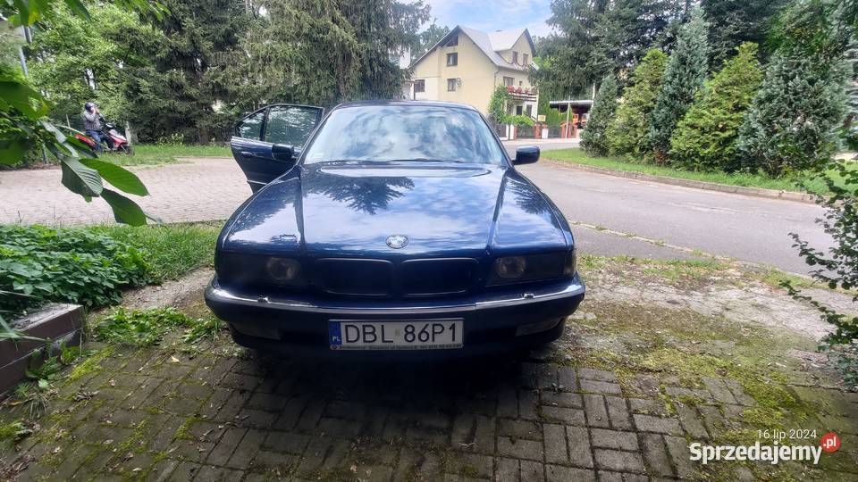 BMW 750i Piękny Klasyk