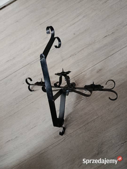 Metalowy kłuty świecznik trzy ramiona stary Choszczno