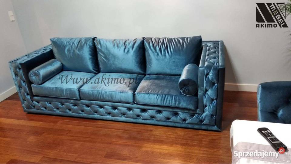 Sofa z ozdobnymi poduszkami, pikowaniami / meble na wymiar