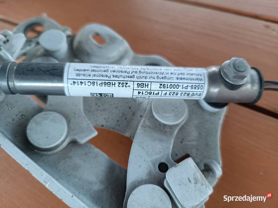 Zawias Maski Audi A3 8V Prawy 8V0823302 osobowe Turek sprzedam