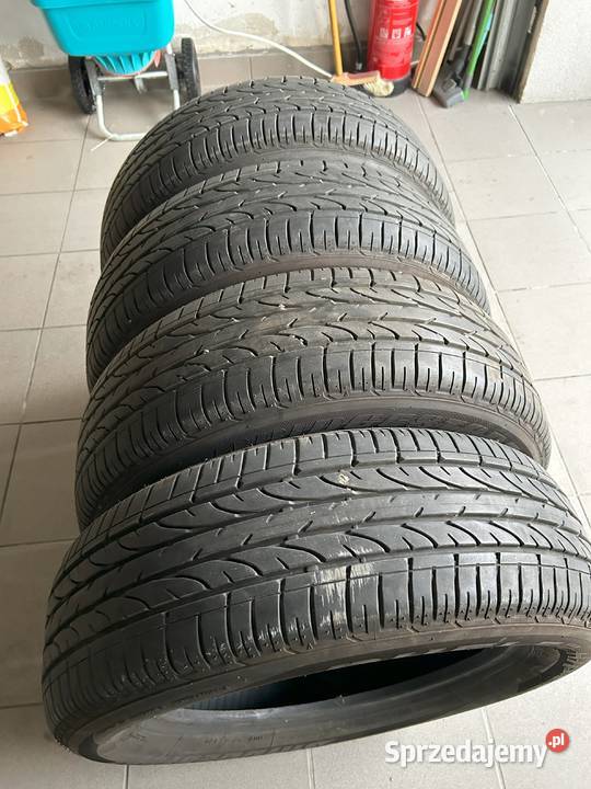 Opony Bridgestone Dueler HP Sport 21560R17 215