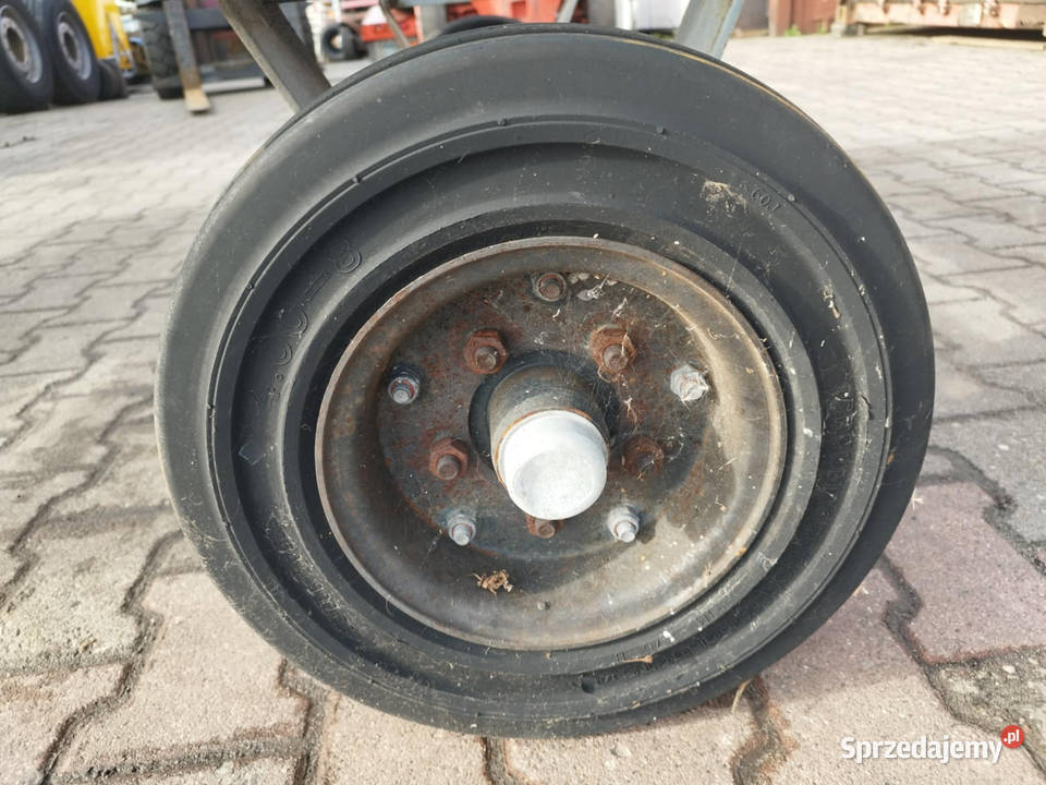 Przyczepa na obrotnicy do sadu stajni opony Strzyżew