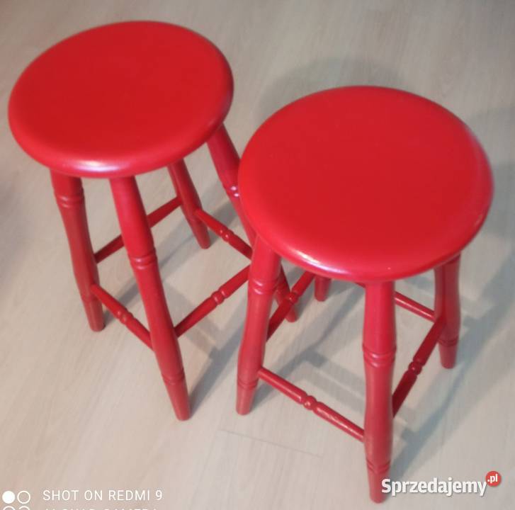 Drewniane taborety wysokie w kolorze czerwonym 30cm