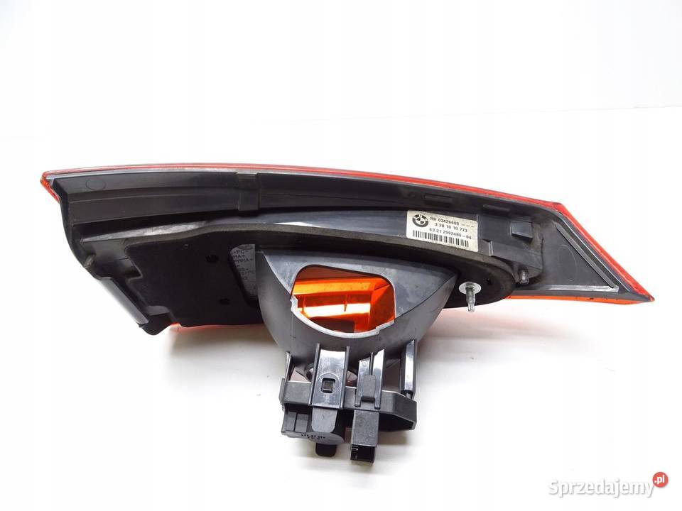 LAMPA PRAWA PRAWY TYŁ TYLNA W KLAPE BMW X1 E84 Lampy przednie