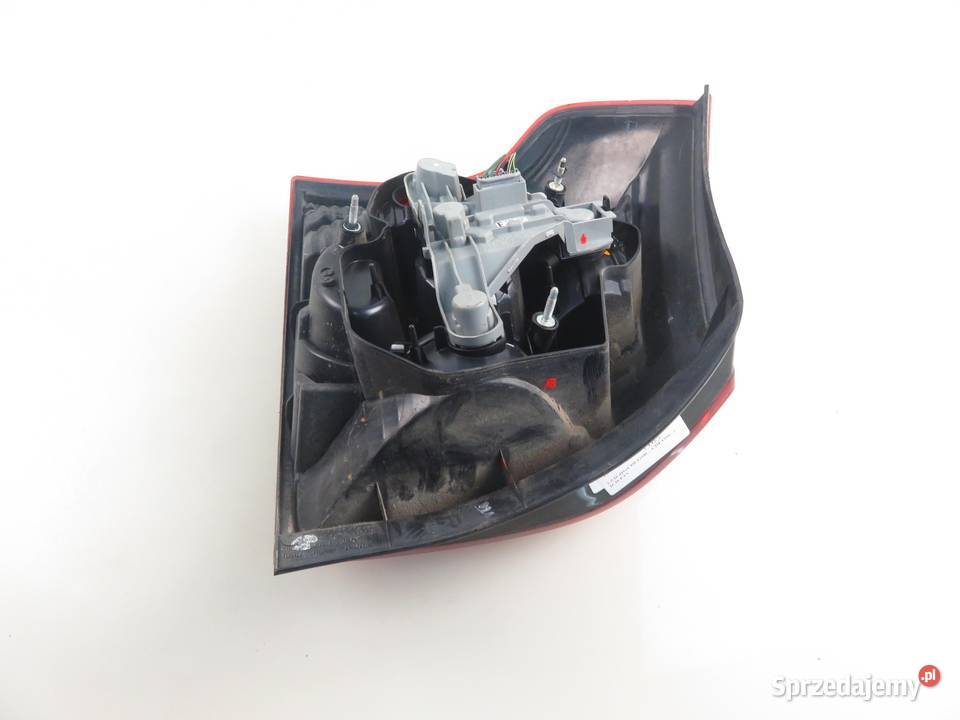 LAMPA PRAWA TYLNA TOYOTA COROLLA E12 8155002300