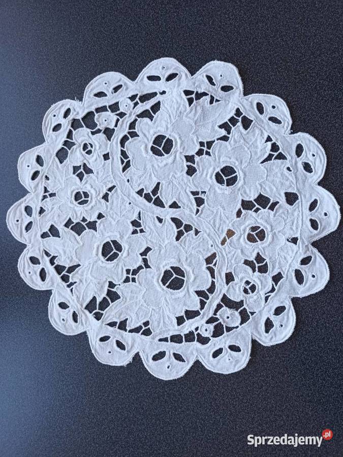 haft haftem richelieu okrągła serwetka serweta Obrusy i serwety