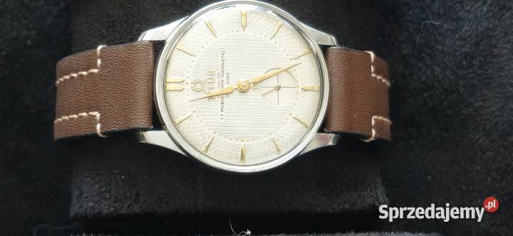 Ponadczasowy zegarek TITUS Legnica