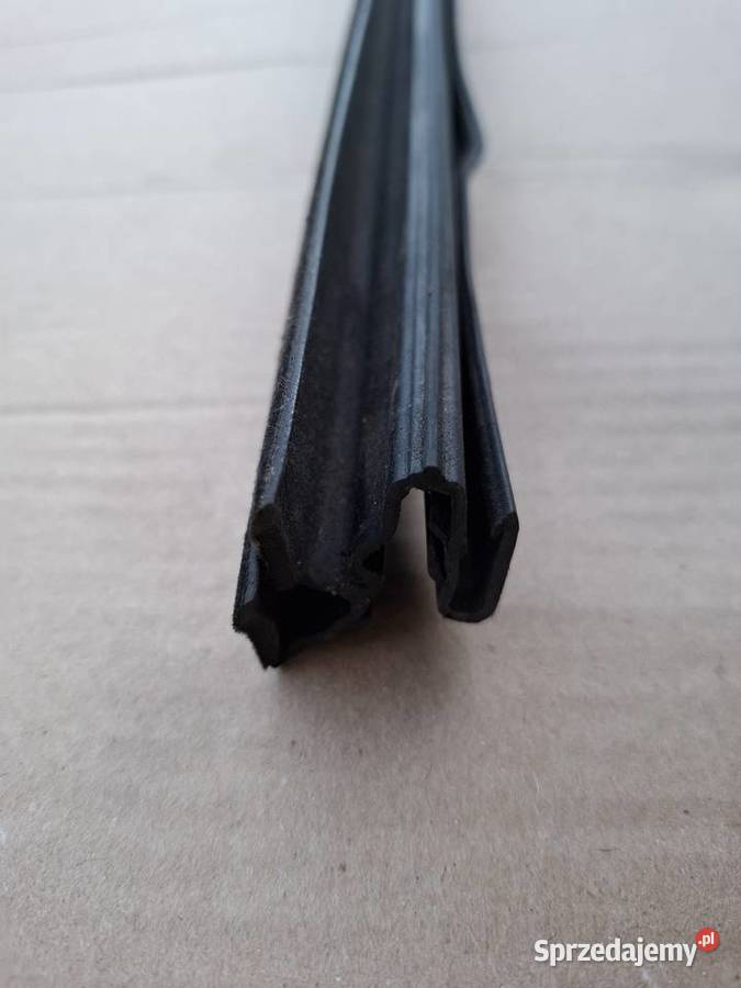 Uszczelka listwa zgarniająca drzwi szyby prawy Przyborów