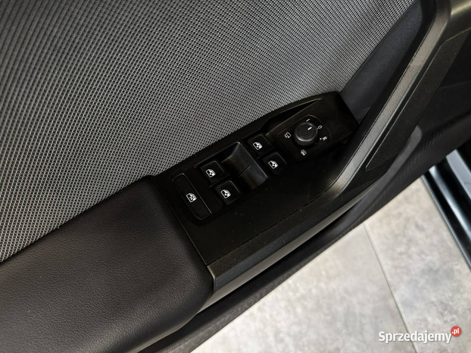 Seat Leon Style 10TSI 110 M6 20232024 r salon fa ASR (kontrola trakcji) Myślenice