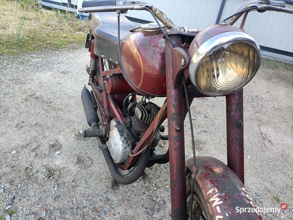 WFM 125 wiśniowa wyprodukowana w 1956r uszkodzony sprzedam