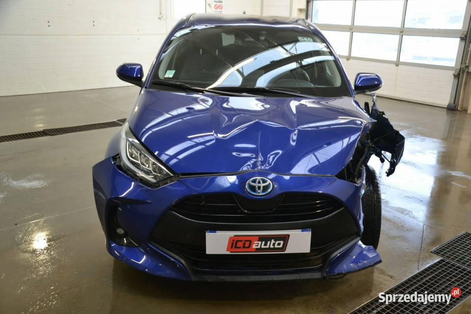 Toyota Yaris 15 benzyna 115 hybryda full led automatyczna Kęty