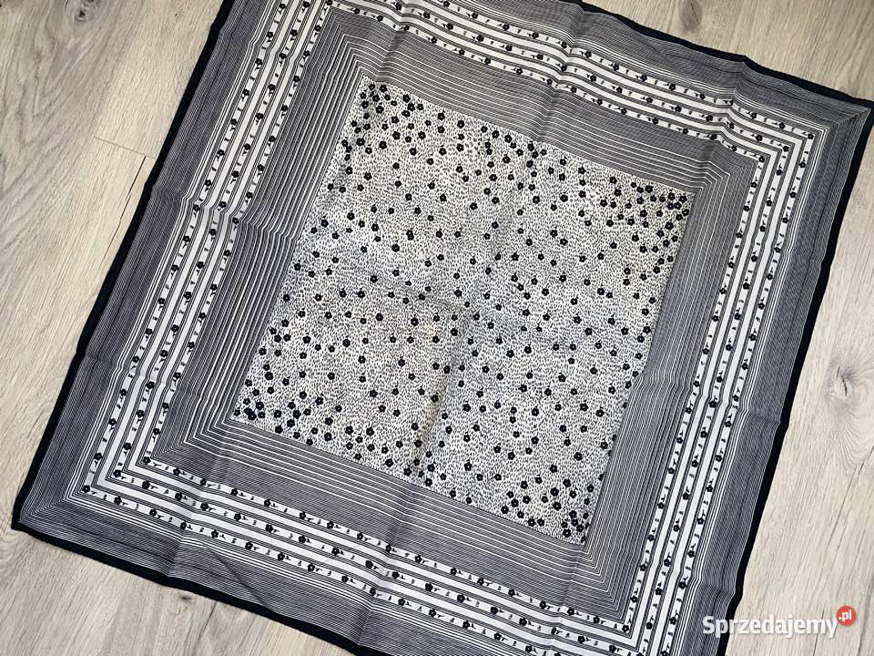 Promod ciekawa apaszka czerń biel kwiatuszki Dla kobiet