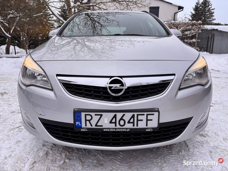 Opel Astra 14 Turbo 140 2010 Astra sprzedam