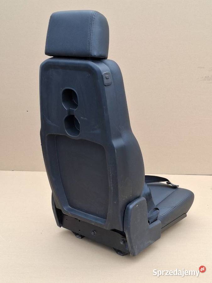 SCANIA FOTEL TRZECI PODŁOKIETNIK STOLIK SKŁADANY Bieleń sprzedam