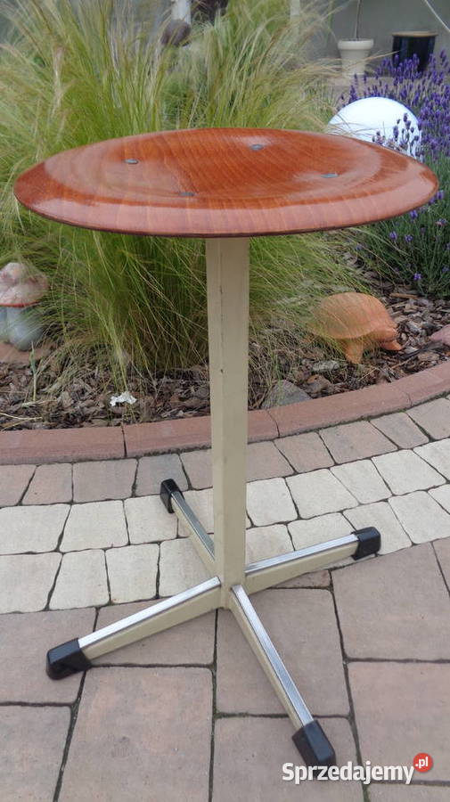 mały stołek vintage metalowy Strzelno