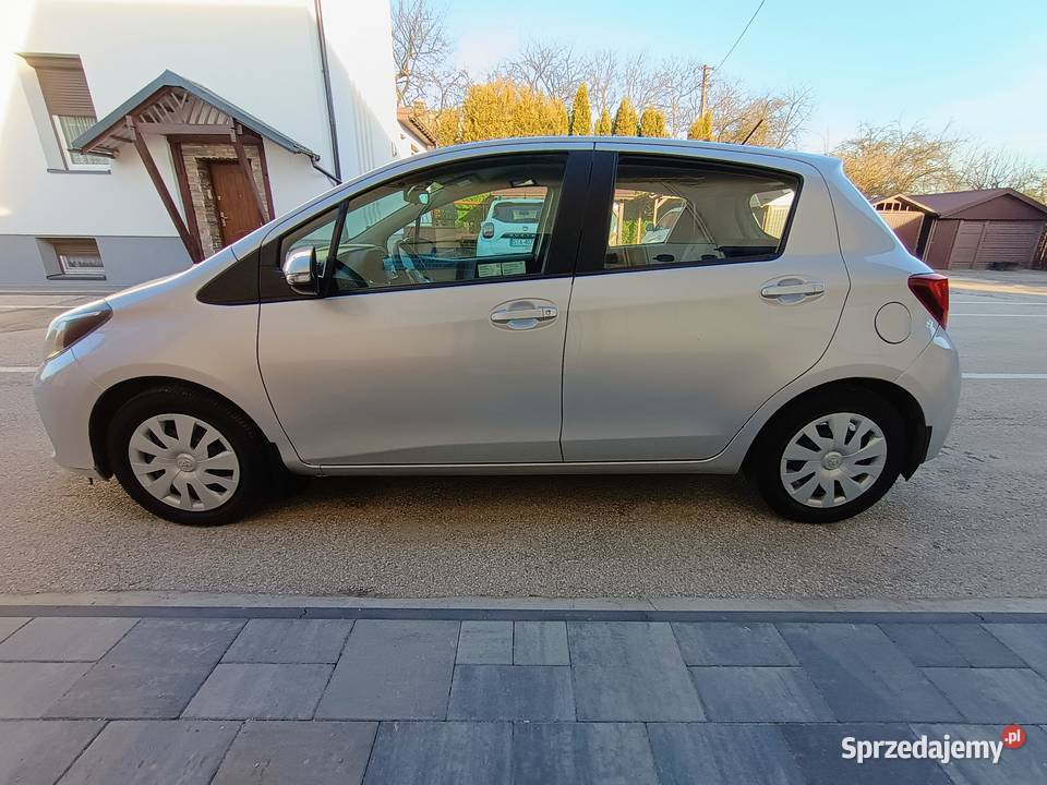 Toyota Yaris wielofunkcyjna kierownica Stopnica