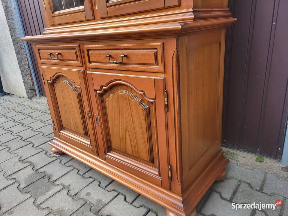 ładna witryna biblioteka orzechowa z szufladami Meble