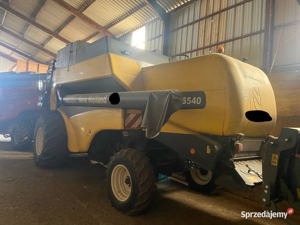 Kombajn zbożowy News Holland CS540 Trawniki