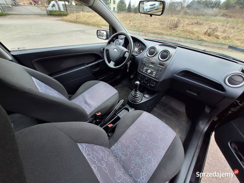 Ford Fiesta 13 60 2007r stan 235000km Fiesta
