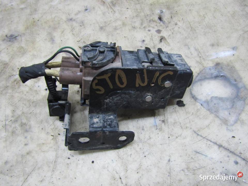 PRZEKAŻNIK ŚWIEC 16 CRDI KIA STONIC 368302A850