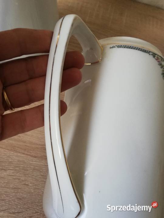Porcelanowe duże dzbanki Porcelana i szkło małopolskie Ropa
