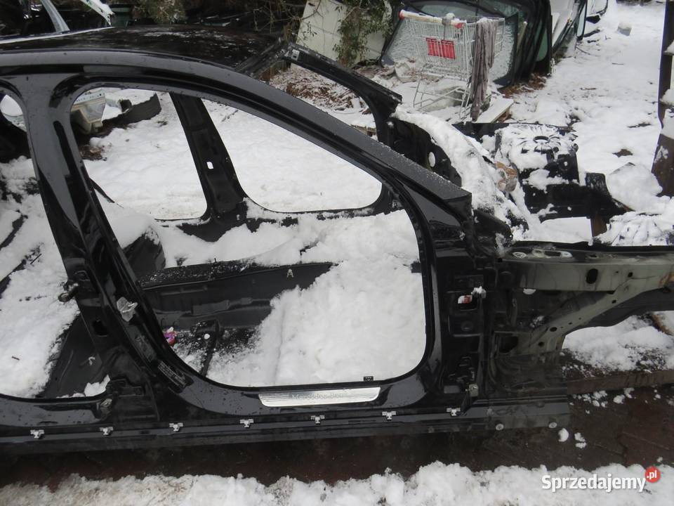 PRÓG SŁUPEK PRAWY BOK MERCEDES W205