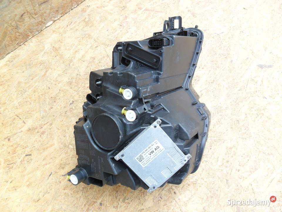 SKODA OCTAVIA III LIFT 17 LED LAMPA XENON PRAWA osobowe Nowy Tomyśl