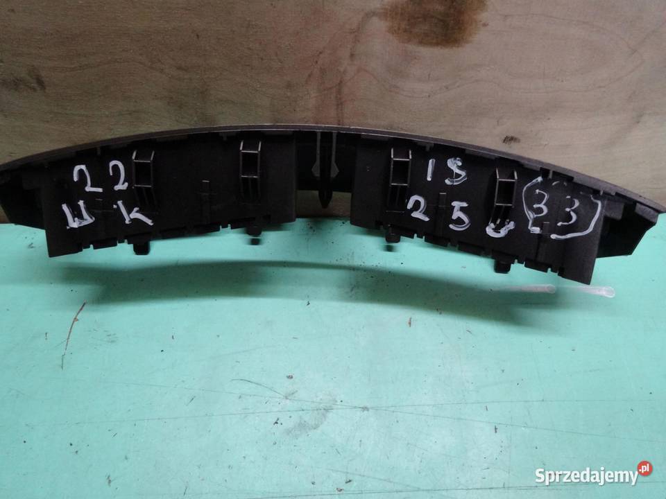 LEXUS IS II 06r panel wewnętrzny nawiewów osobowe
