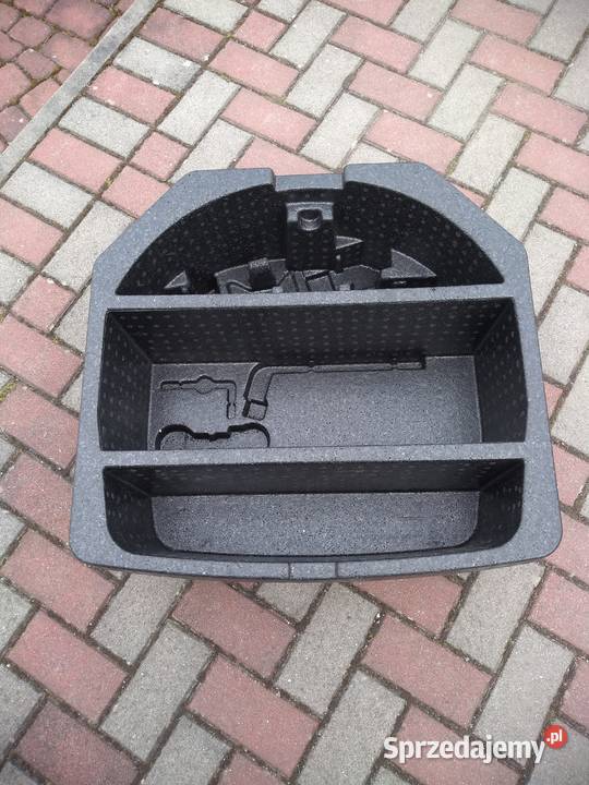 wkład bagażnika toyota avensis T27 sprzedam