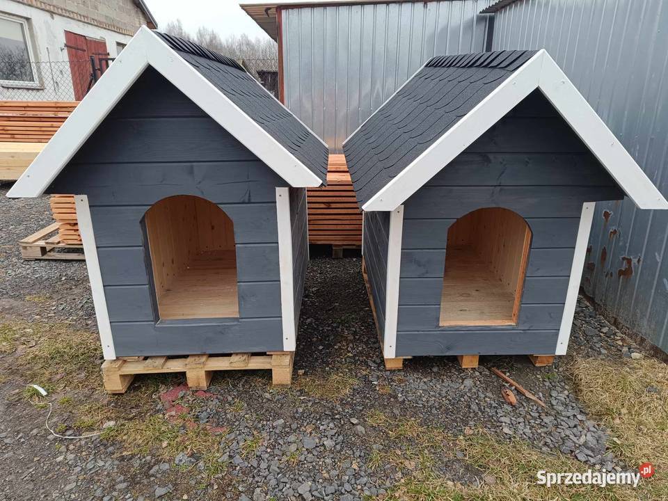 Buda psa z deski elewacyjnej ocieplona