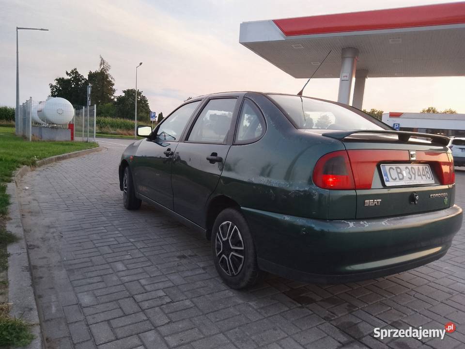 Seat cordoba opłaty pół roku jeździ skręca