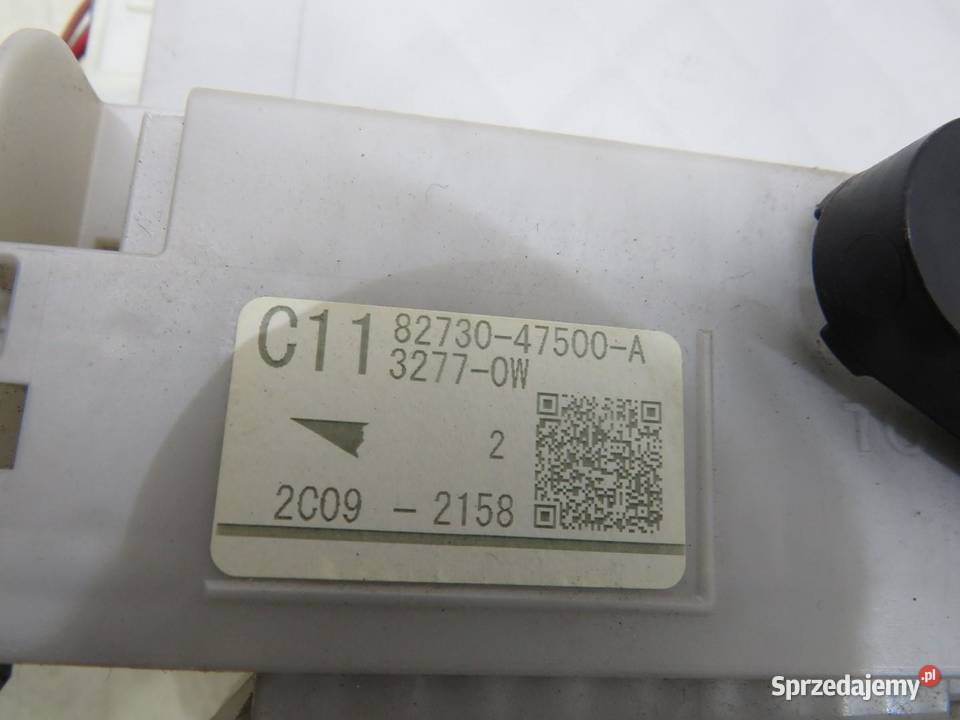 SKRZYNKA BSI PRIUS 3 III 8273047500A osobowe sprzedam