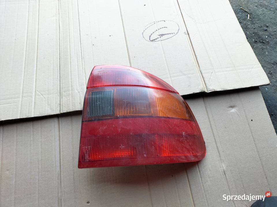 ASTRA F SEDAN WKŁAD LAMPY LAMPA TYŁ TYLNA PRAWA Kamień-Kolonia