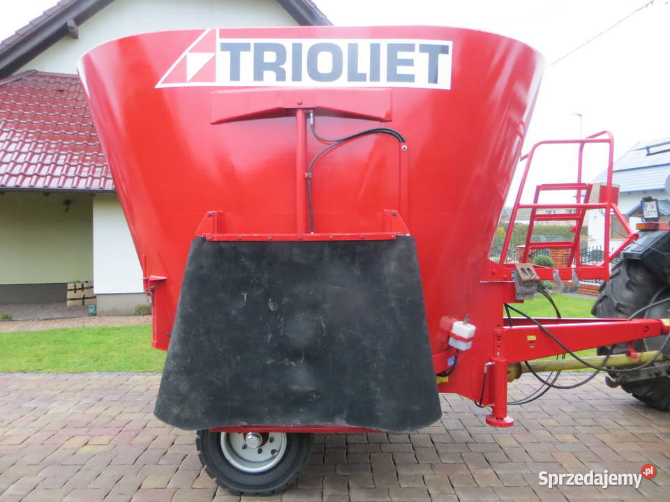 Paszowóz Wóz paszowy TRIOLIET Solomix 1000 wielkopolskie