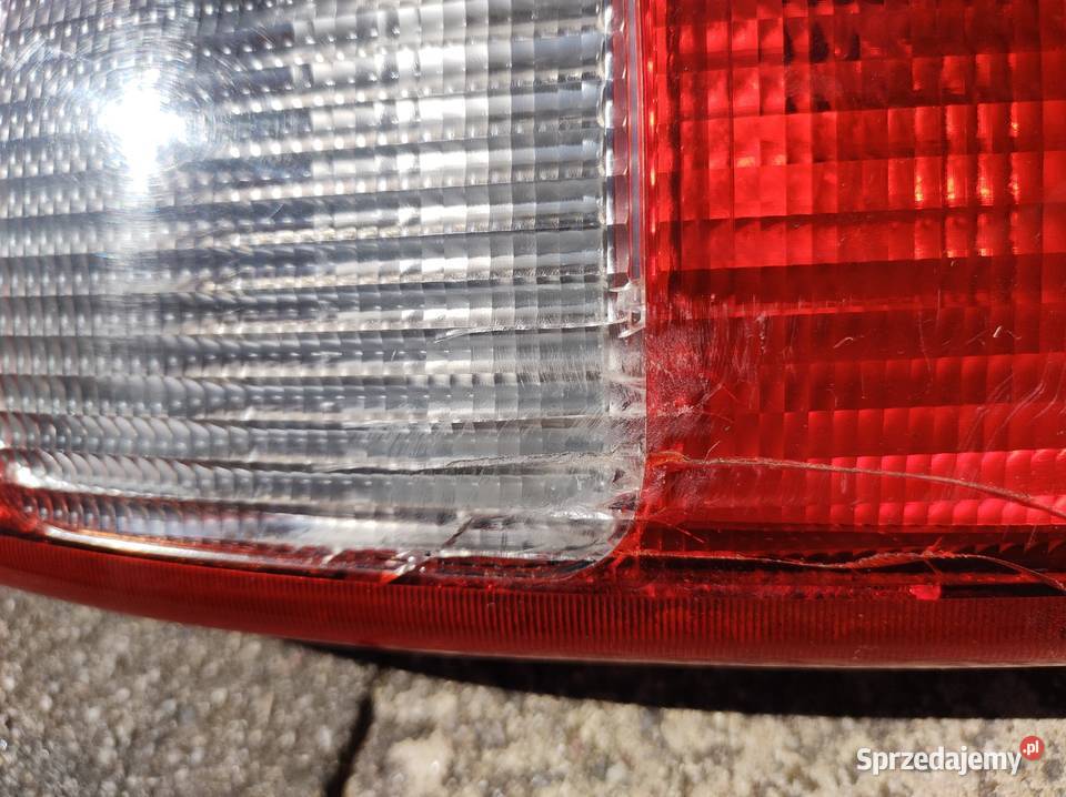 Chrysler Voyager IV lampa prawa tył tylna tylnia lampy tylne Chodzież
