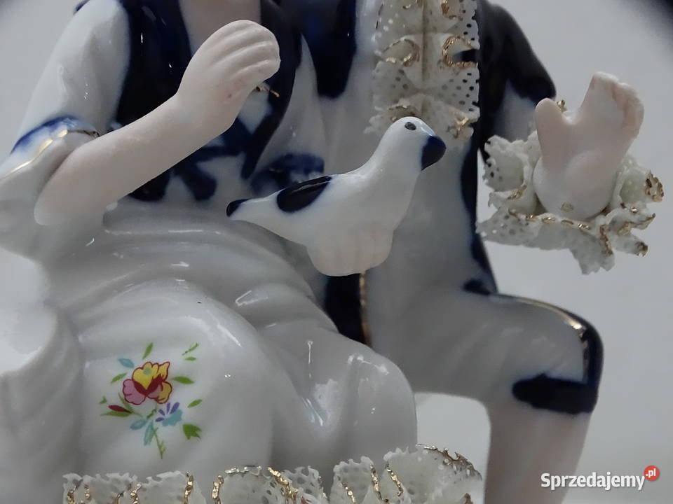 Porcelanowa figurka Para Zakochanych z Gołębiem Figurki i rzeźby