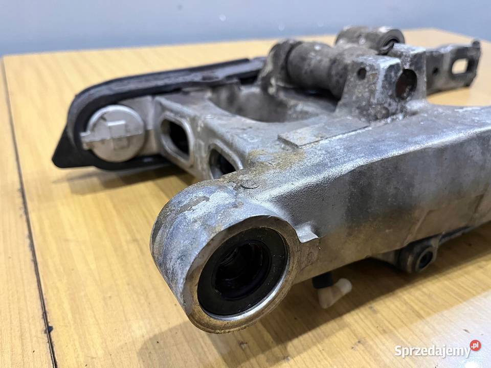 HONDA VF 750 F WAHACZ ZAWIESZENIA TYŁ TYLNY Osięciny