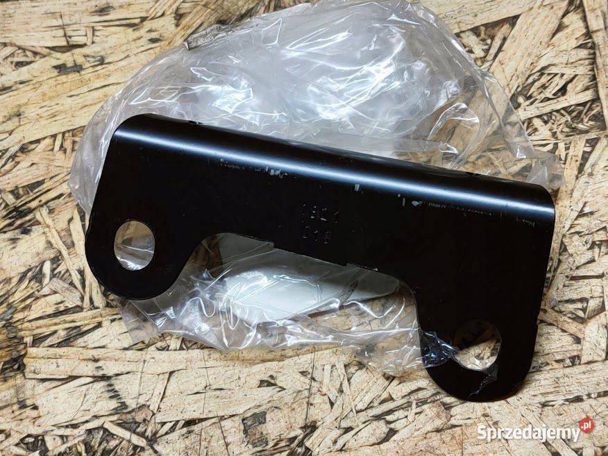 UCHWYT BŁOTNIKA LEWY PRZÓD AUDI A4 B8 8K0821467B Pleszew