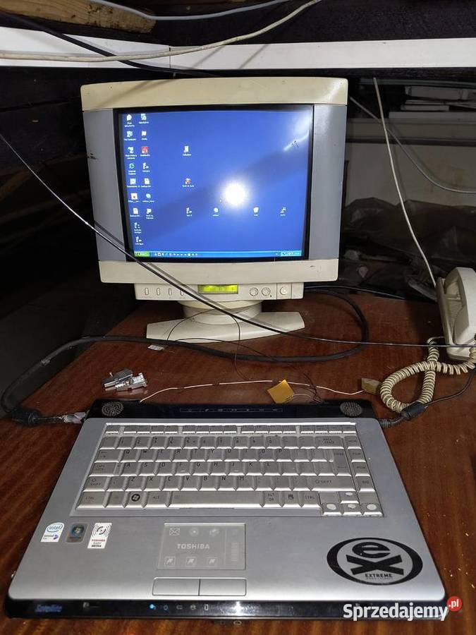 Monitor kolorowy z wyświetlaczem sprzedam