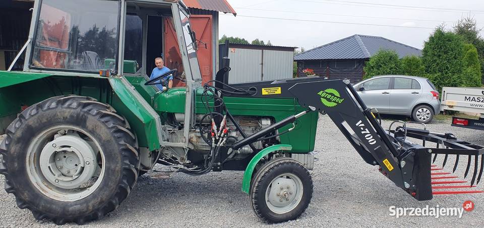 Ładowacz czołowy firmy Agrosped model V700