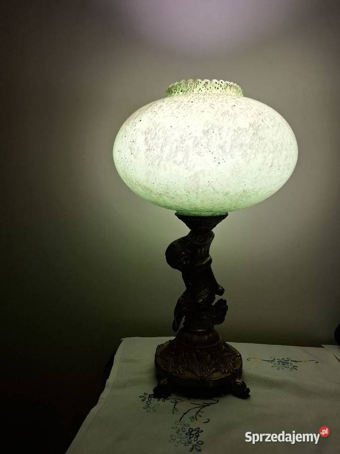 Lampa stołowa z zielonym kloszem