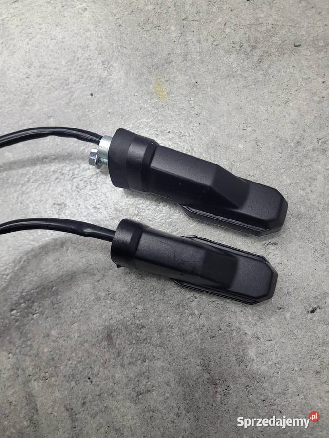 SUZUKI GSX8R GSX 8 R KIERUNKOWSKAZ Nowy Tomyśl