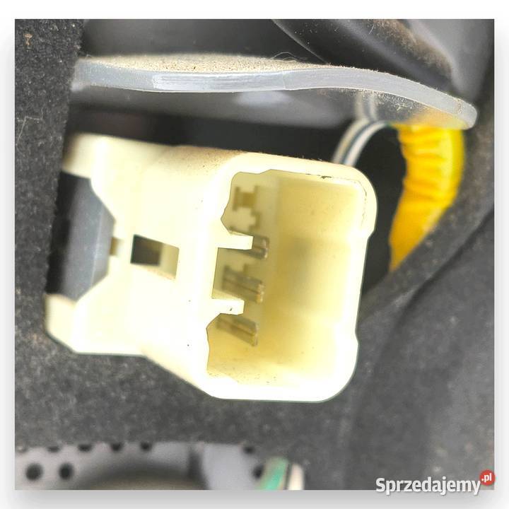 LAMPA LEWA TYŁ Toyota Prius Plus tylna tylni