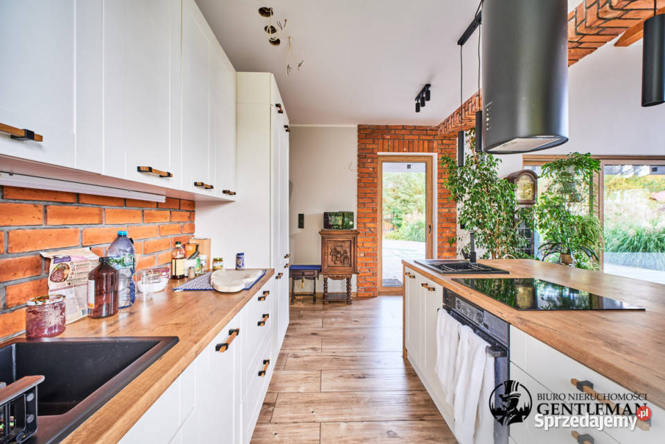 sprzedaży domu wolnostojącego Kostkowo 250m2