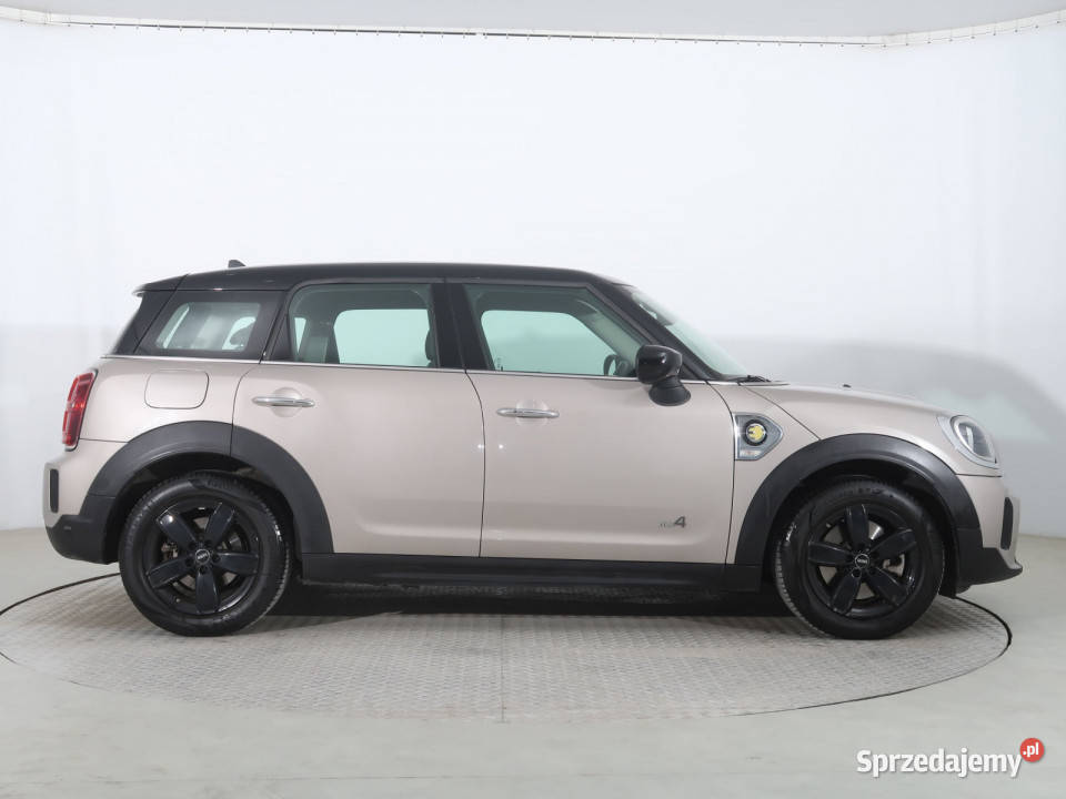 MINI Countryman Cooper SE ALL4 Rok produkcji 2022