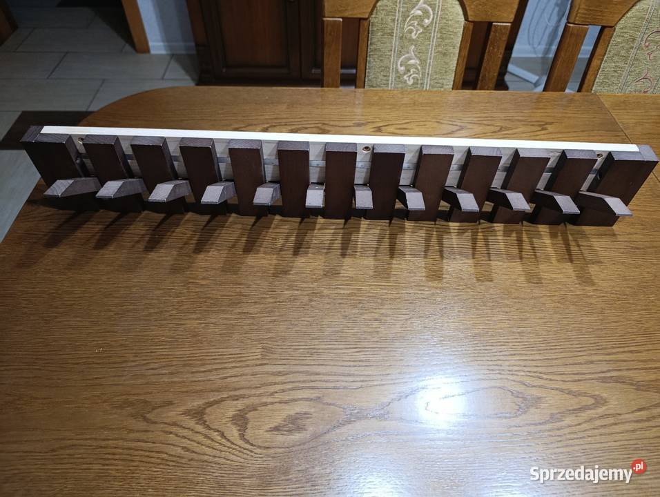 Wieszak na ubrania z chowanymi wieszakami Grabów nad Prosną