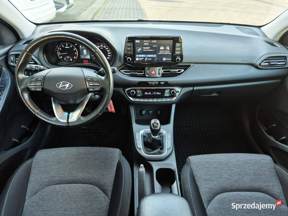 Hyundai i30 15 TGDI 6MT 160 WersjaSmart światła LED Łódź sprzedam