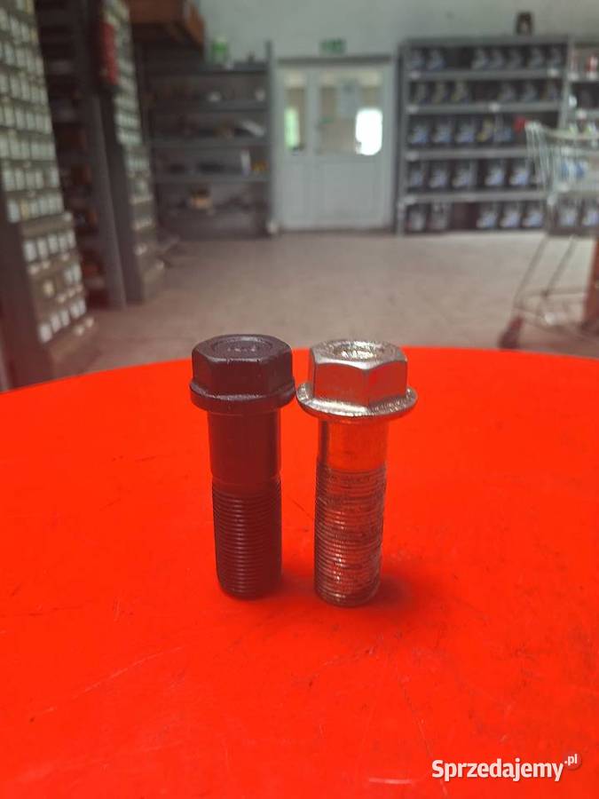 503104028 Śruba piasty koła tylnego ciągnik MTZ