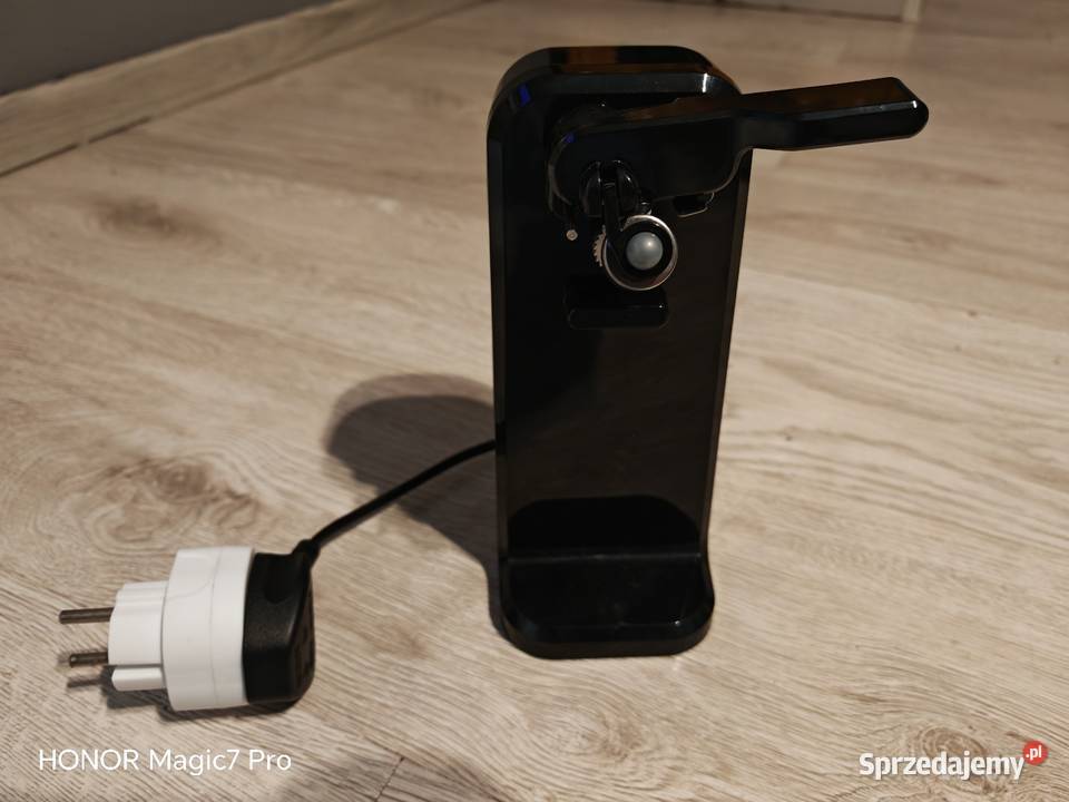 Elektryczna maszynka do konserw Piła